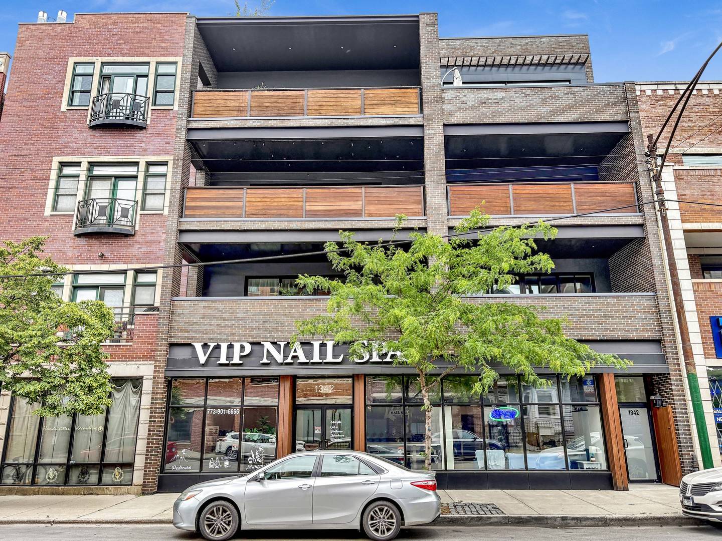 Chicago, IL 60657,1342 W Belmont AVE #1