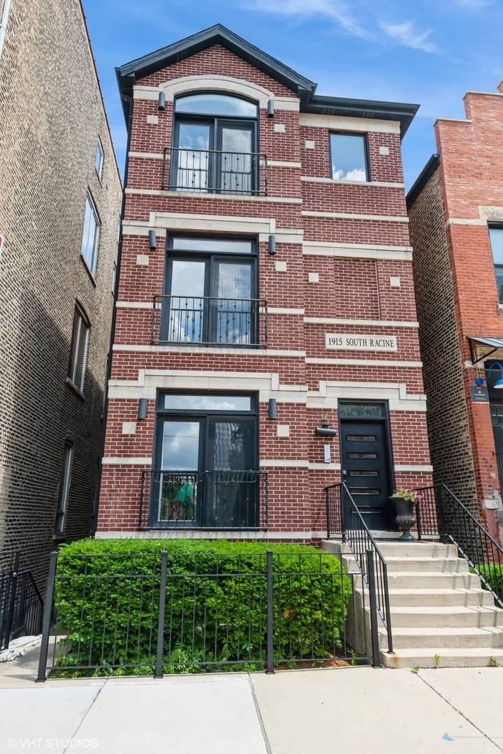 Chicago, IL 60608,1915 S Racine AVE #3