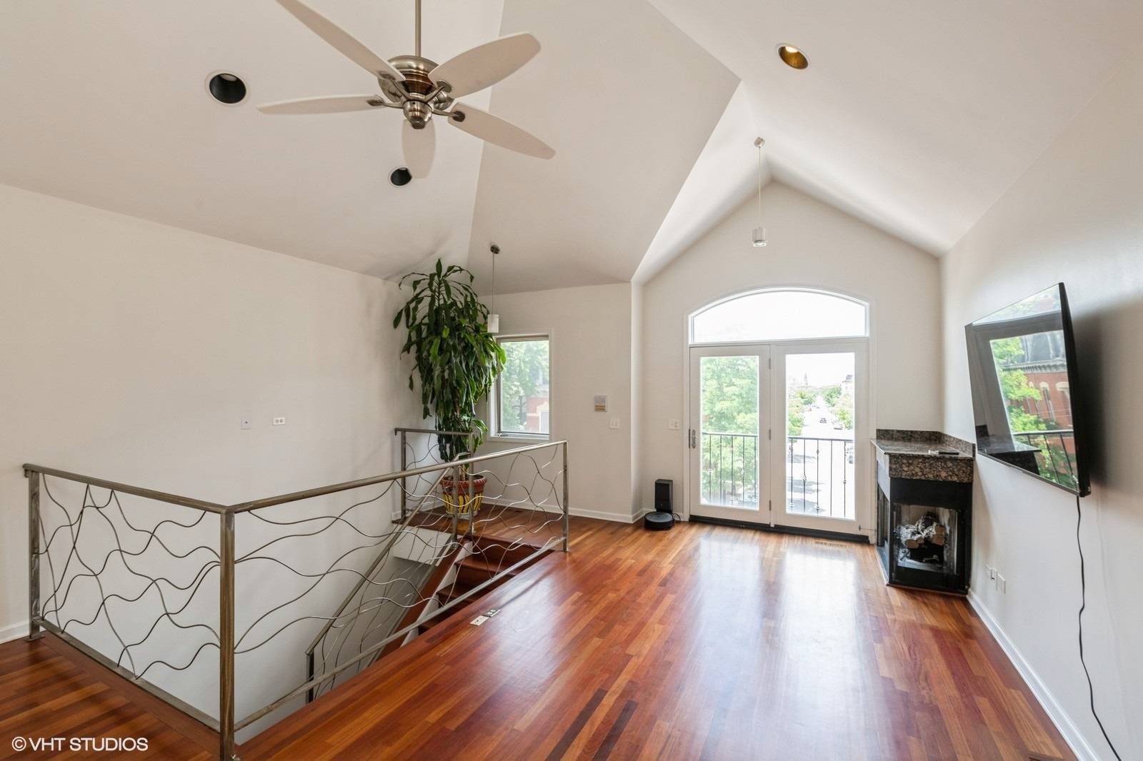 Chicago, IL 60608,1915 S Racine AVE #3