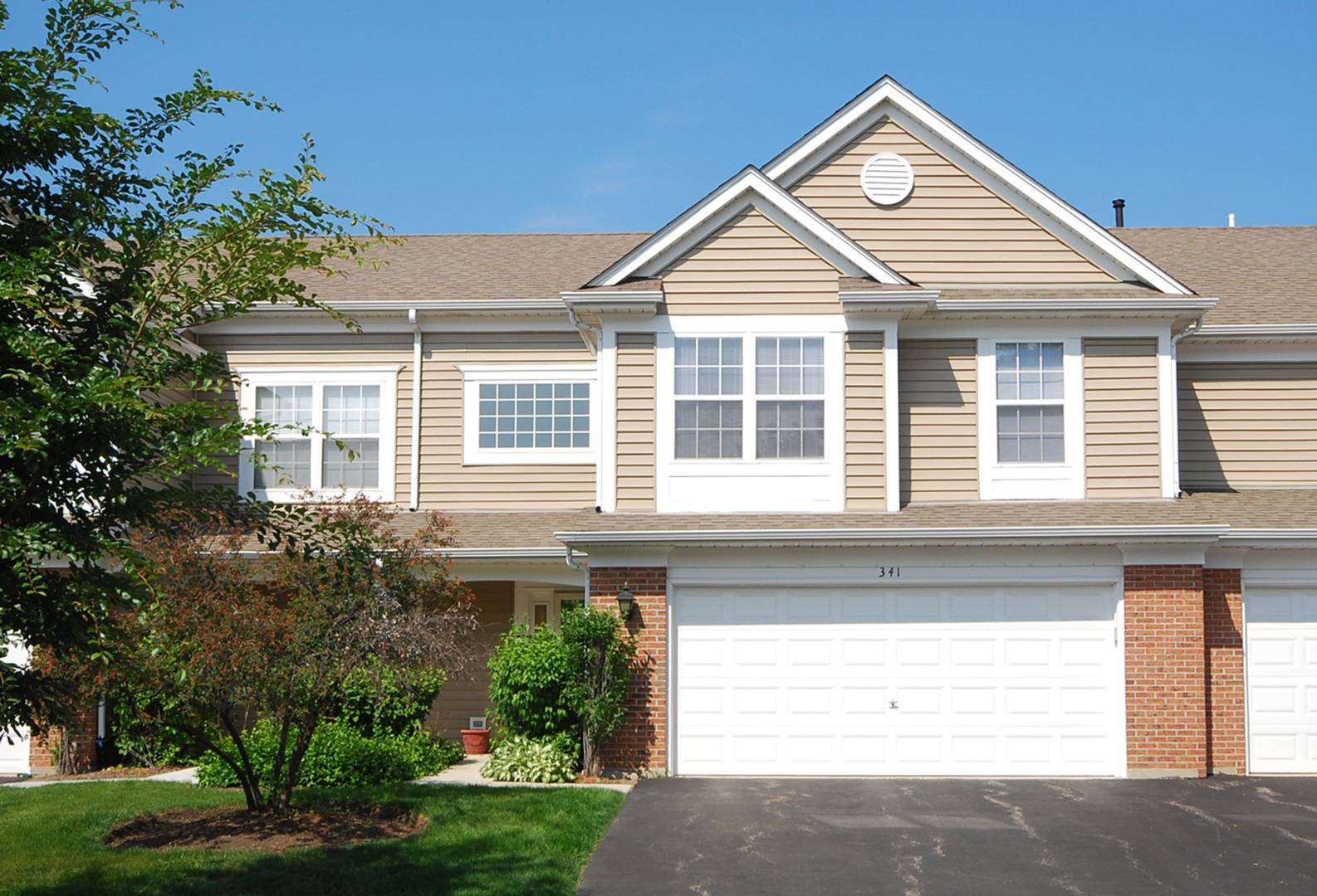 Palatine, IL 60074,341 S Lancelot LN