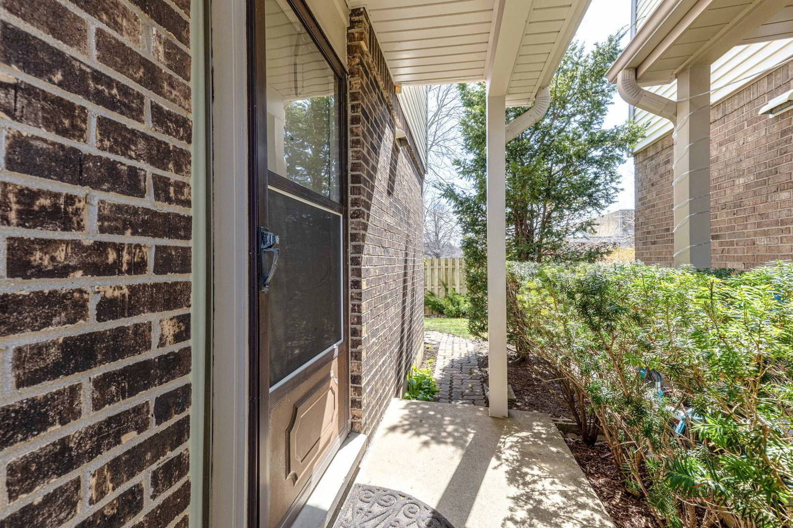 Palatine, IL 60074,321 E Forest Knoll DR