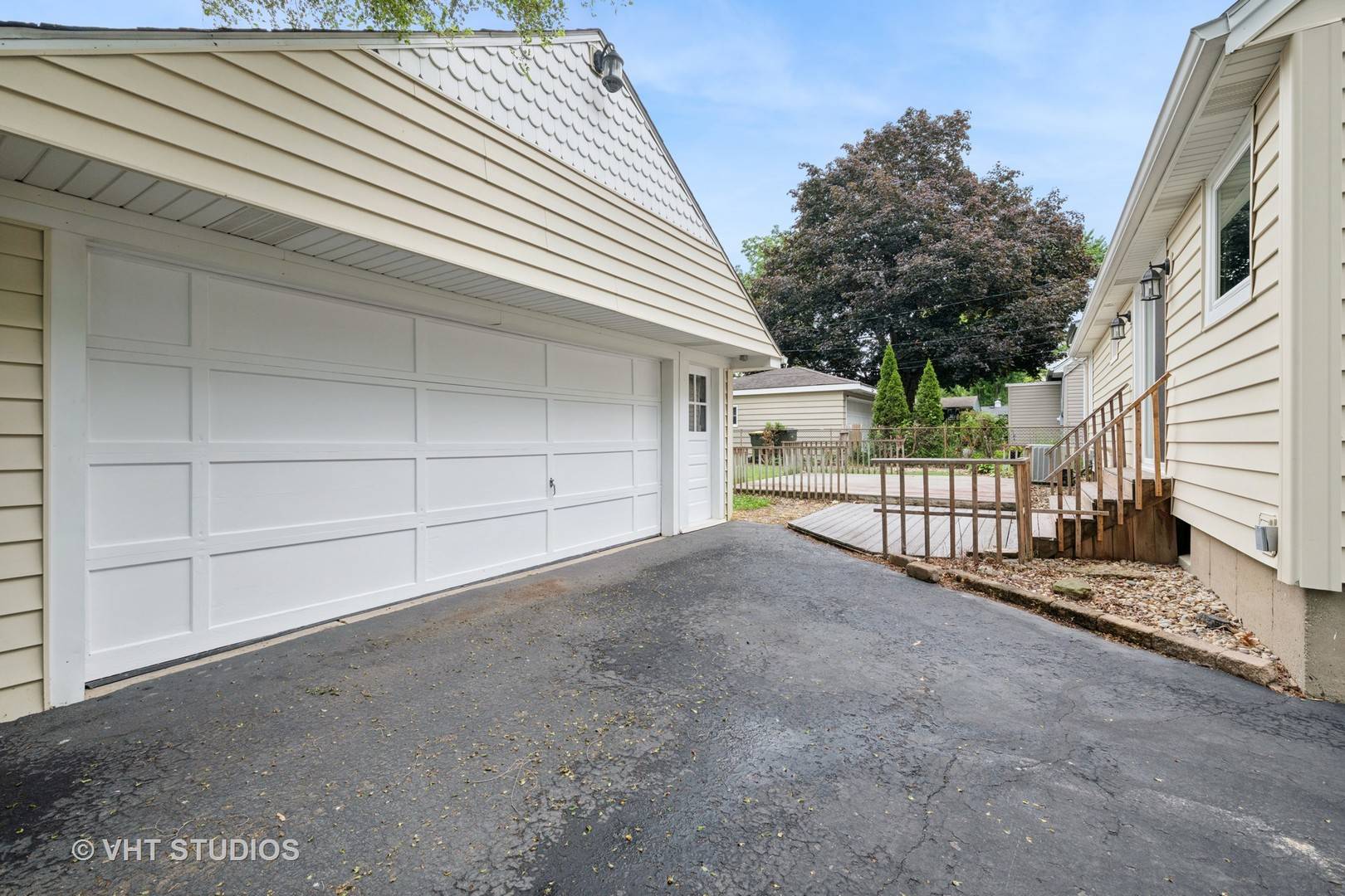 Cary, IL 60013,238 Weaver DR