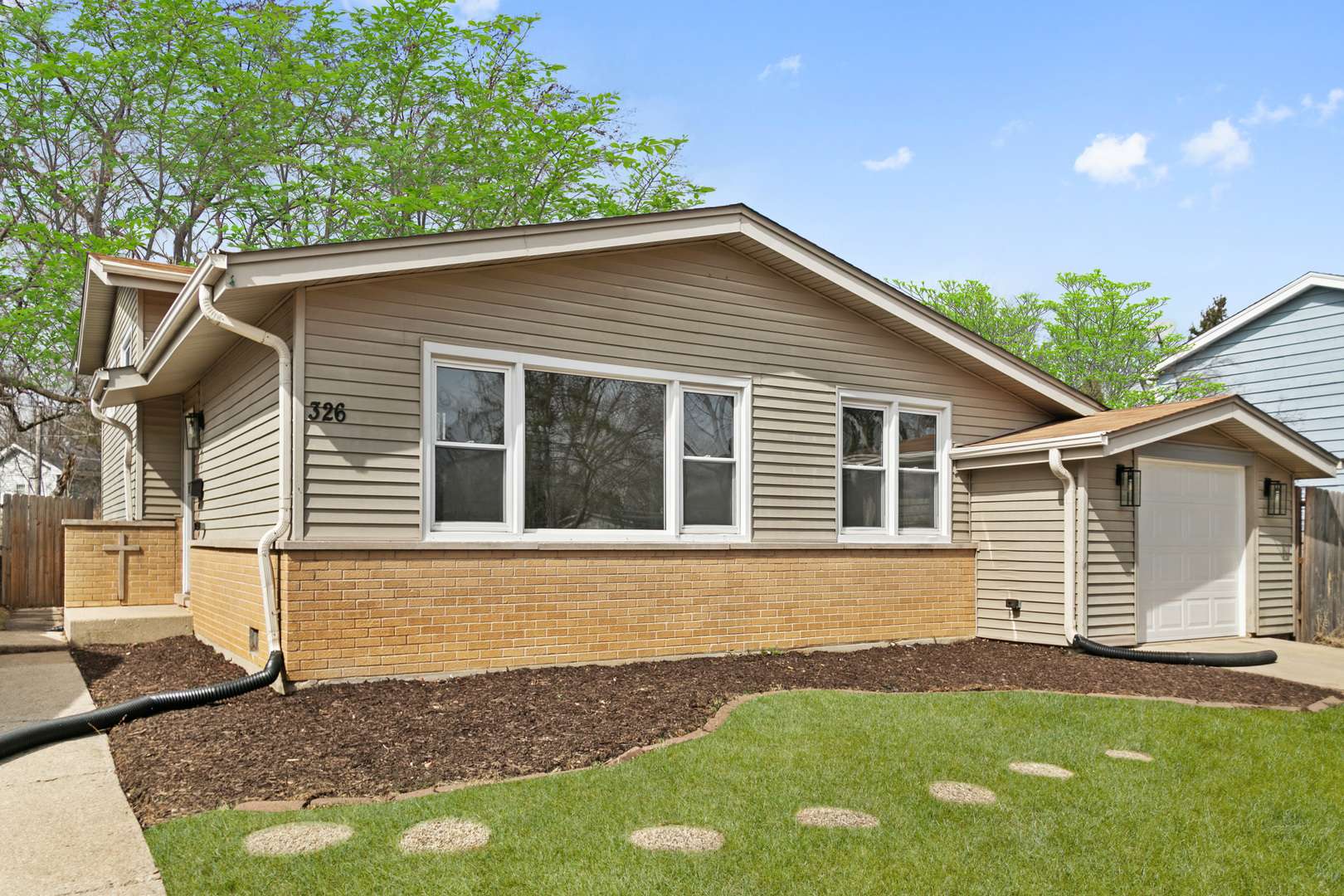 Mundelein, IL 60060,326 W Hawthorne BLVD
