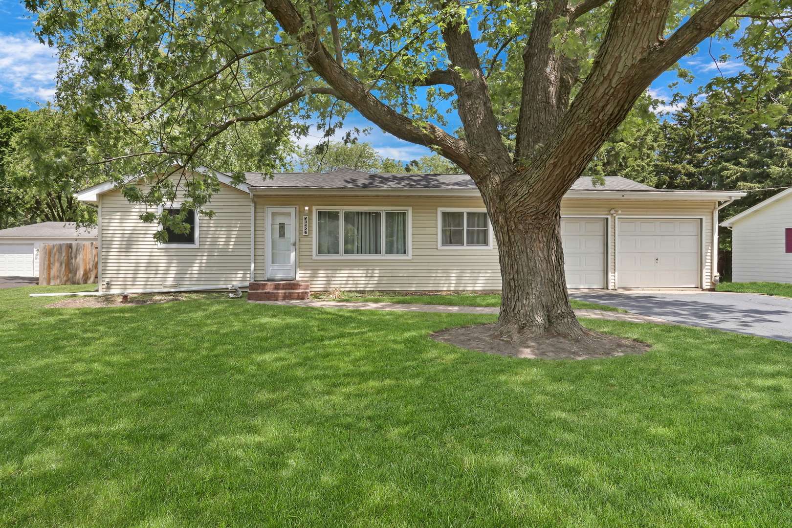 Gurnee, IL 60031,3426 Country Club AVE