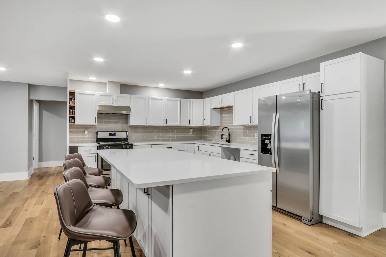 Gurnee, IL 60031,3426 Country Club AVE