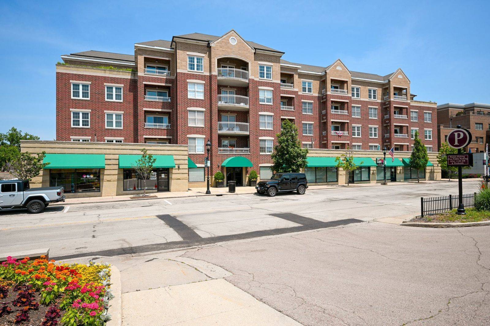 Glen Ellyn, IL 60137,570 Crescent BLVD #307