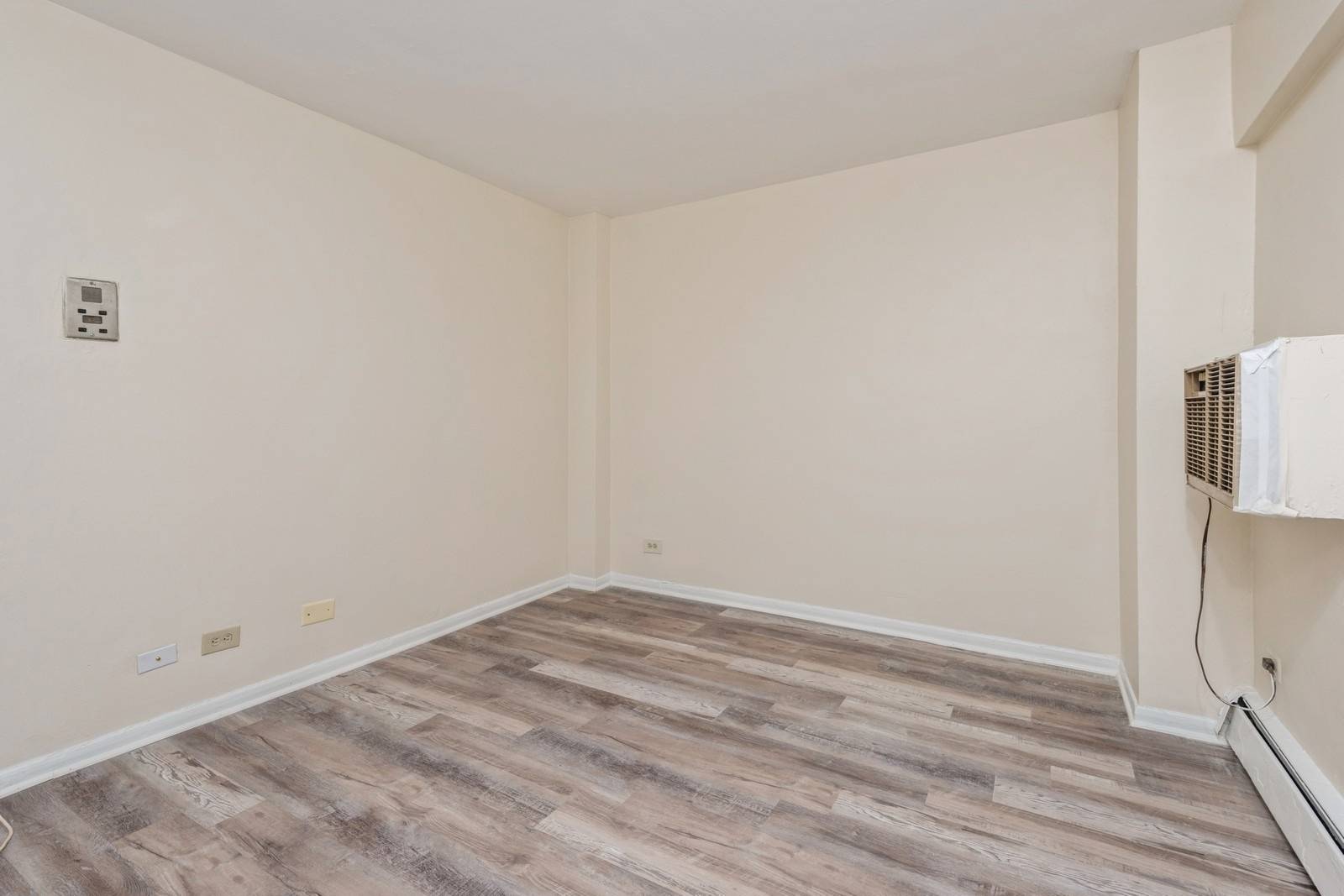 Evanston, IL 60201,1400 Chicago AVE #206