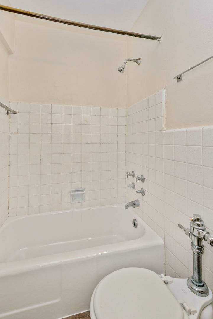 Evanston, IL 60201,1400 Chicago AVE #206