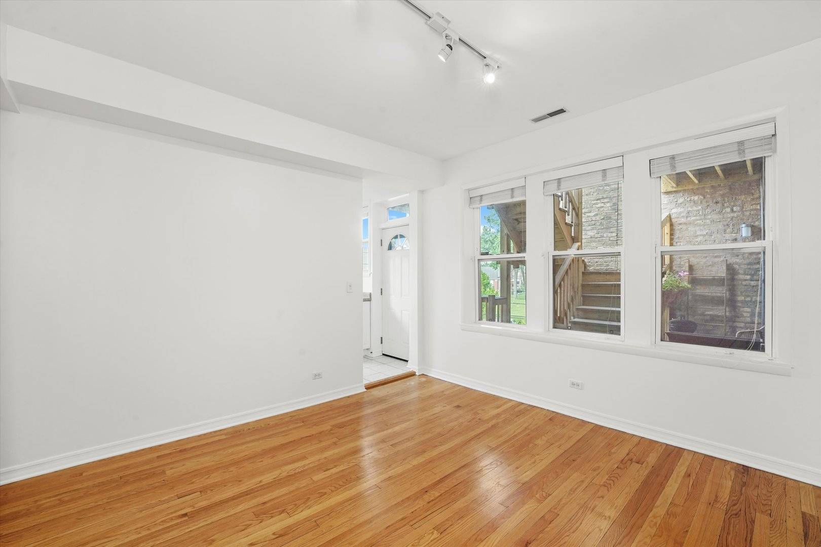 Chicago, IL 60625,4868 N CALIFORNIA AVE #2S