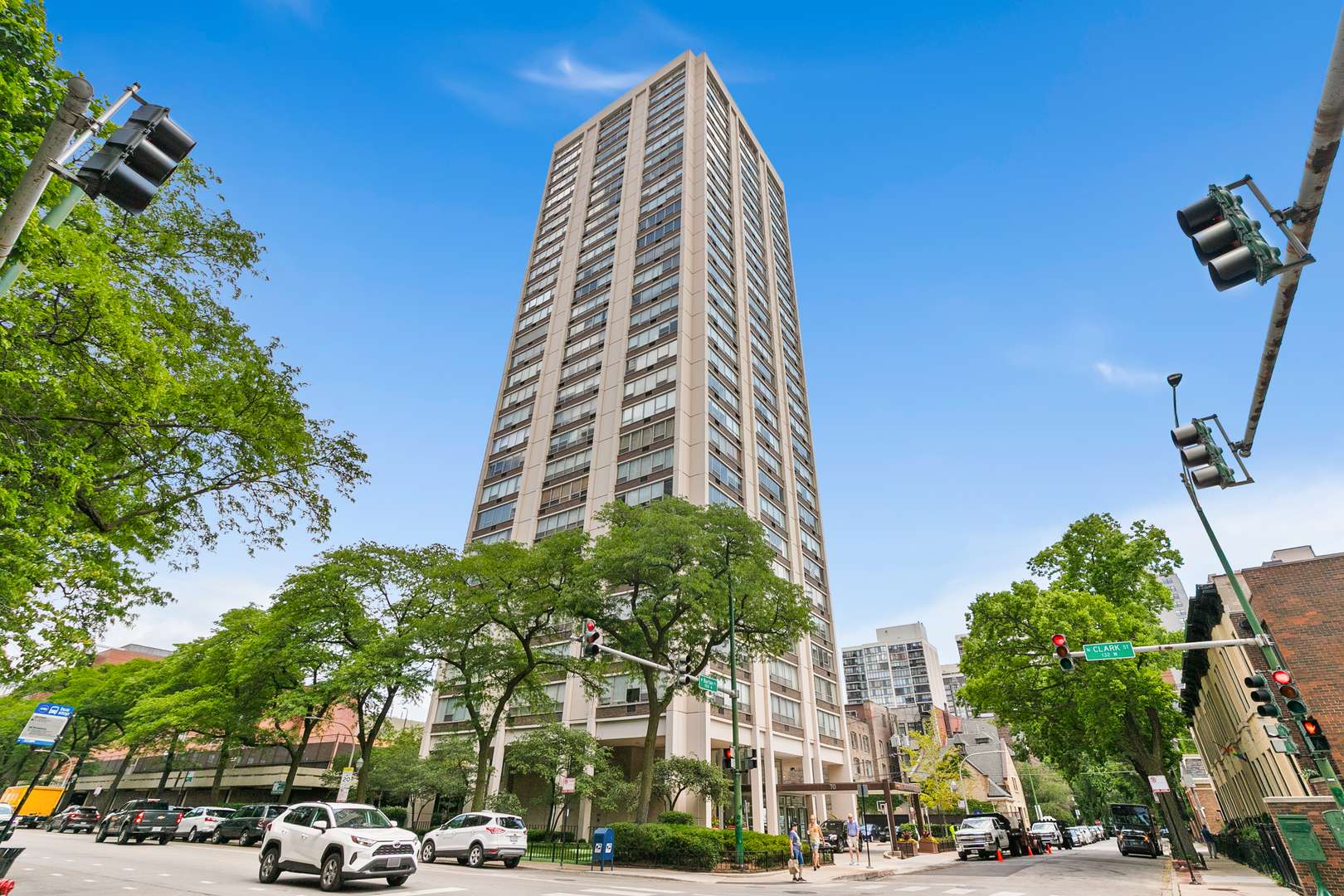 Chicago, IL 60610,70 W Burton PL #1801