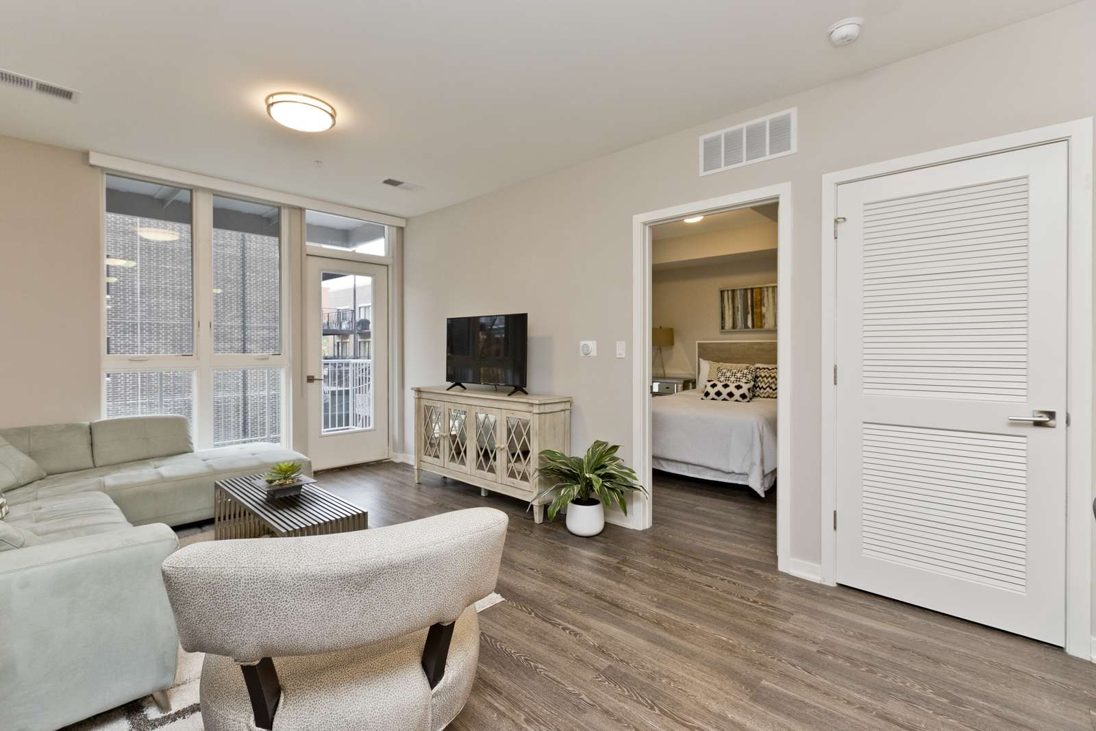 Chicago, IL 60610,1552 N North Park AVE #403