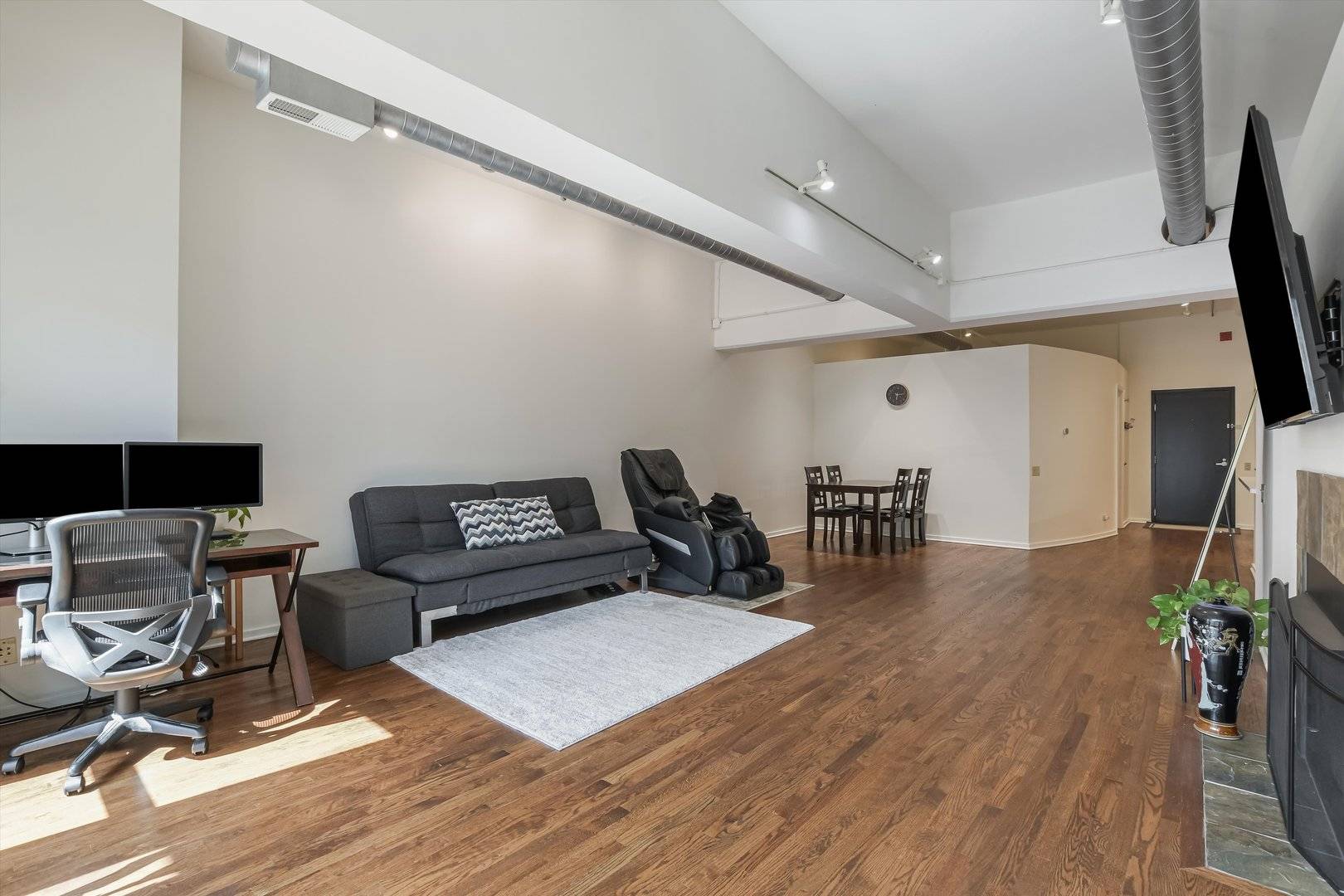 Chicago, IL 60606,130 S CANAL ST #624