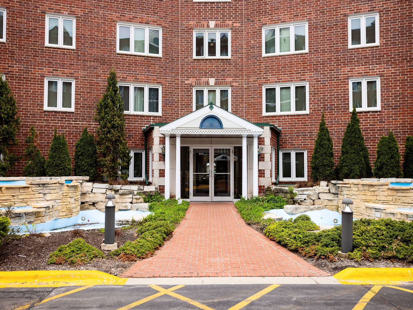 Norridge, IL 60706,8540 W Foster AVE #403