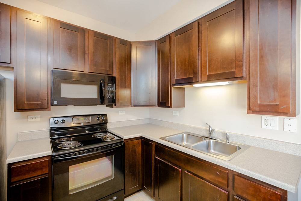 Chicago, IL 60649,1744 E 69TH ST #205