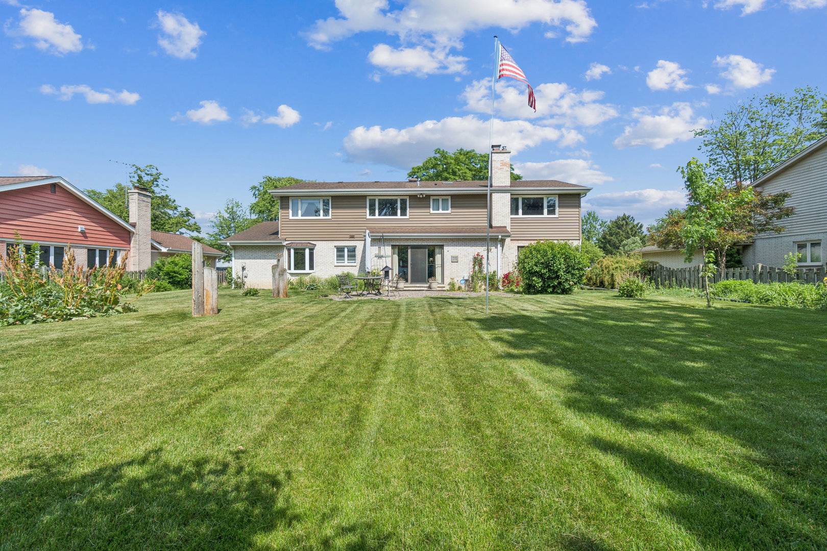 Northbrook, IL 60062,1848 Birch RD