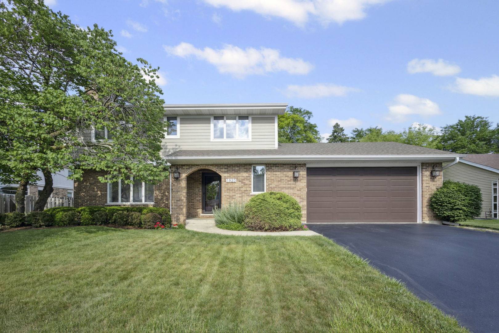Arlington Heights, IL 60004,1923 N Carlyle PL
