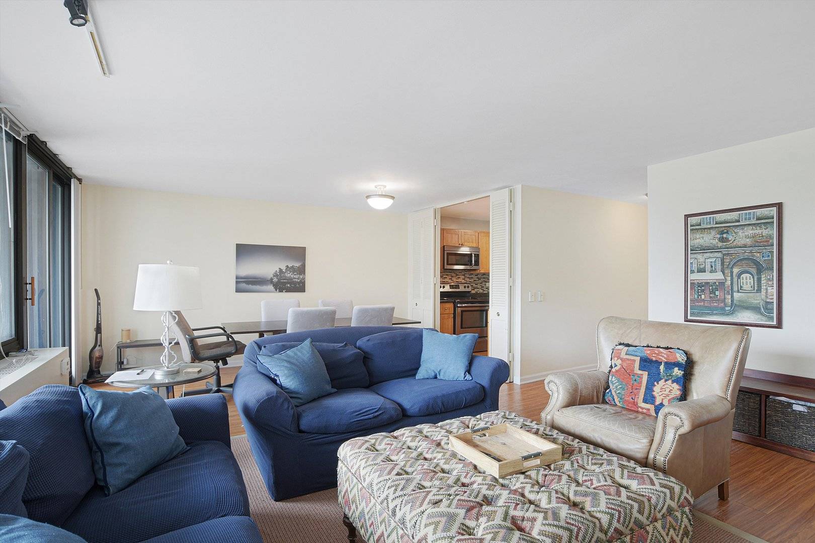 Chicago, IL 60610,1555 N Sandburg TER #301