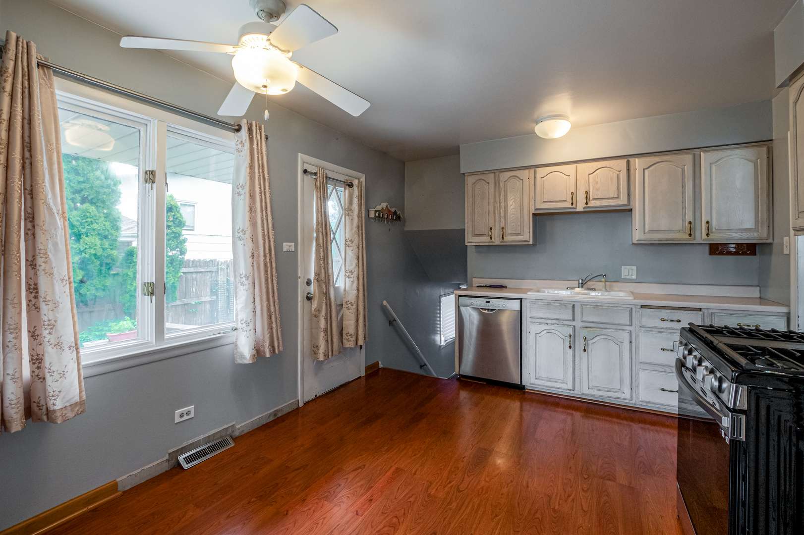 Homewood, IL 60430,2323 Clyde TER