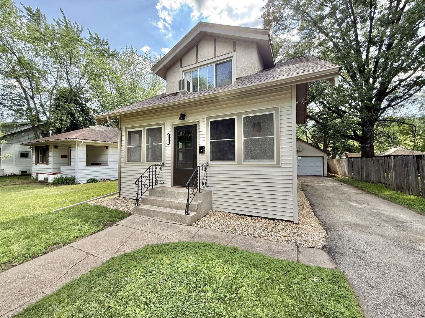 Rockford, IL 61103,1916 Ridge AVE