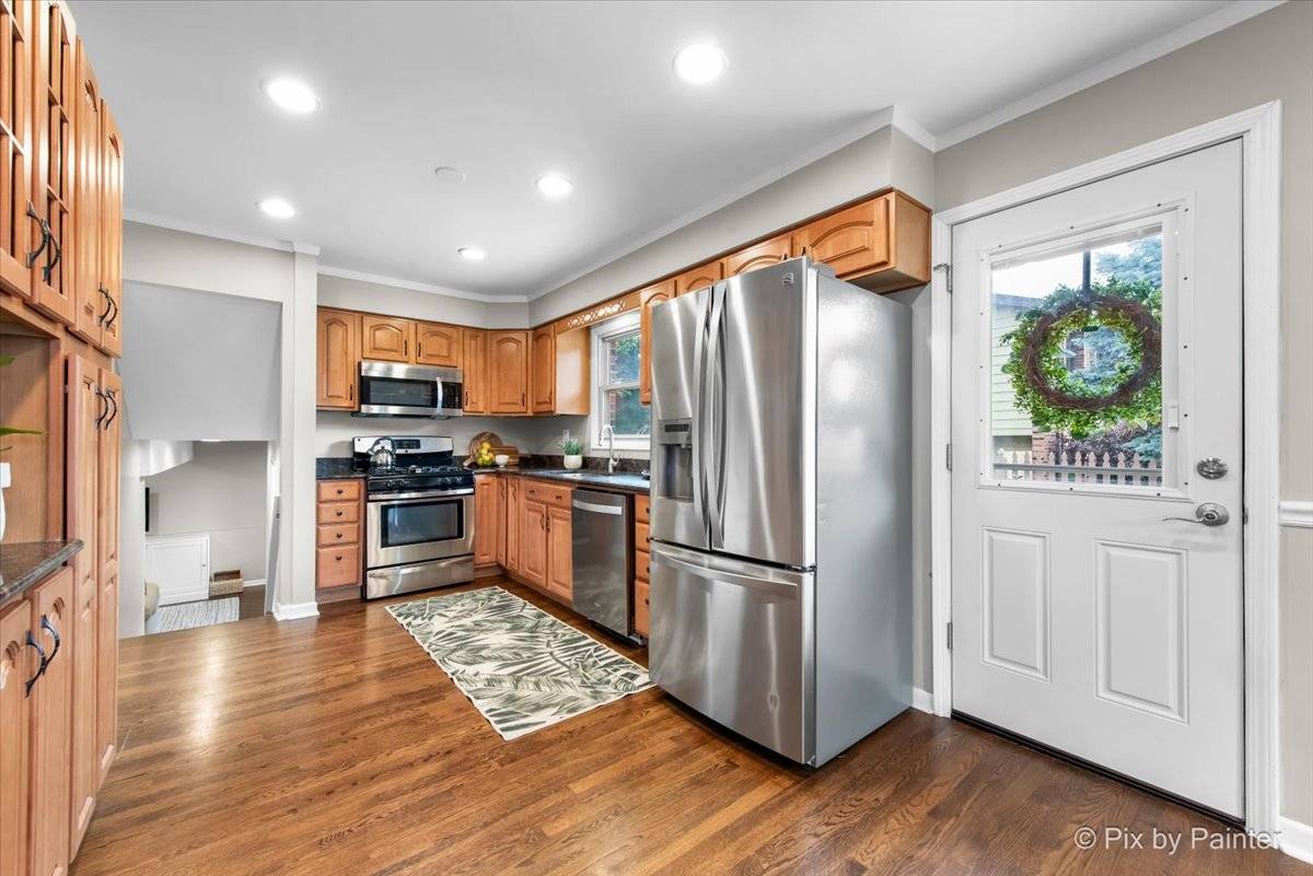 Addison, IL 60101,1832 W Woodland AVE