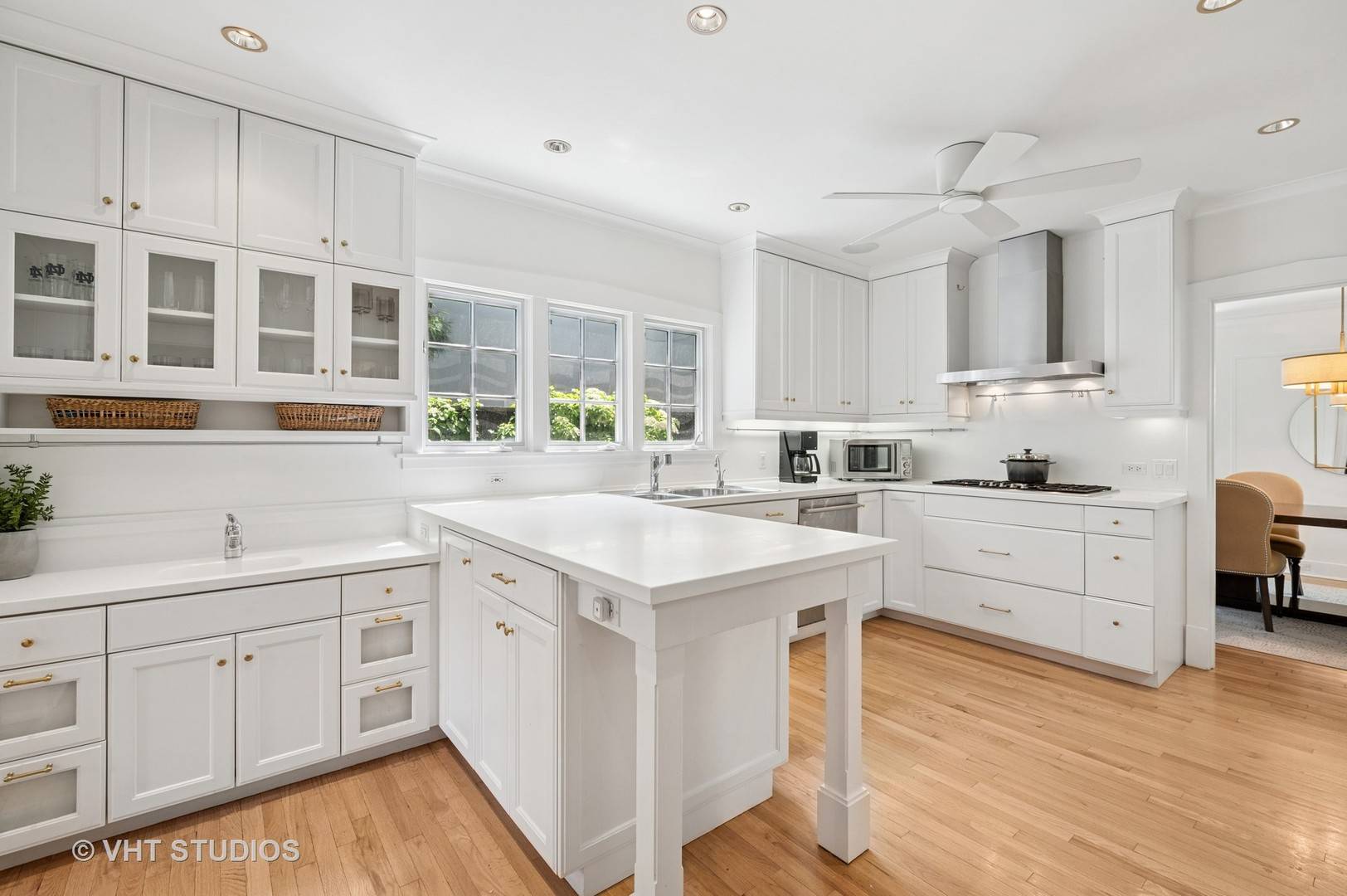 Winnetka, IL 60093,720 Willow RD