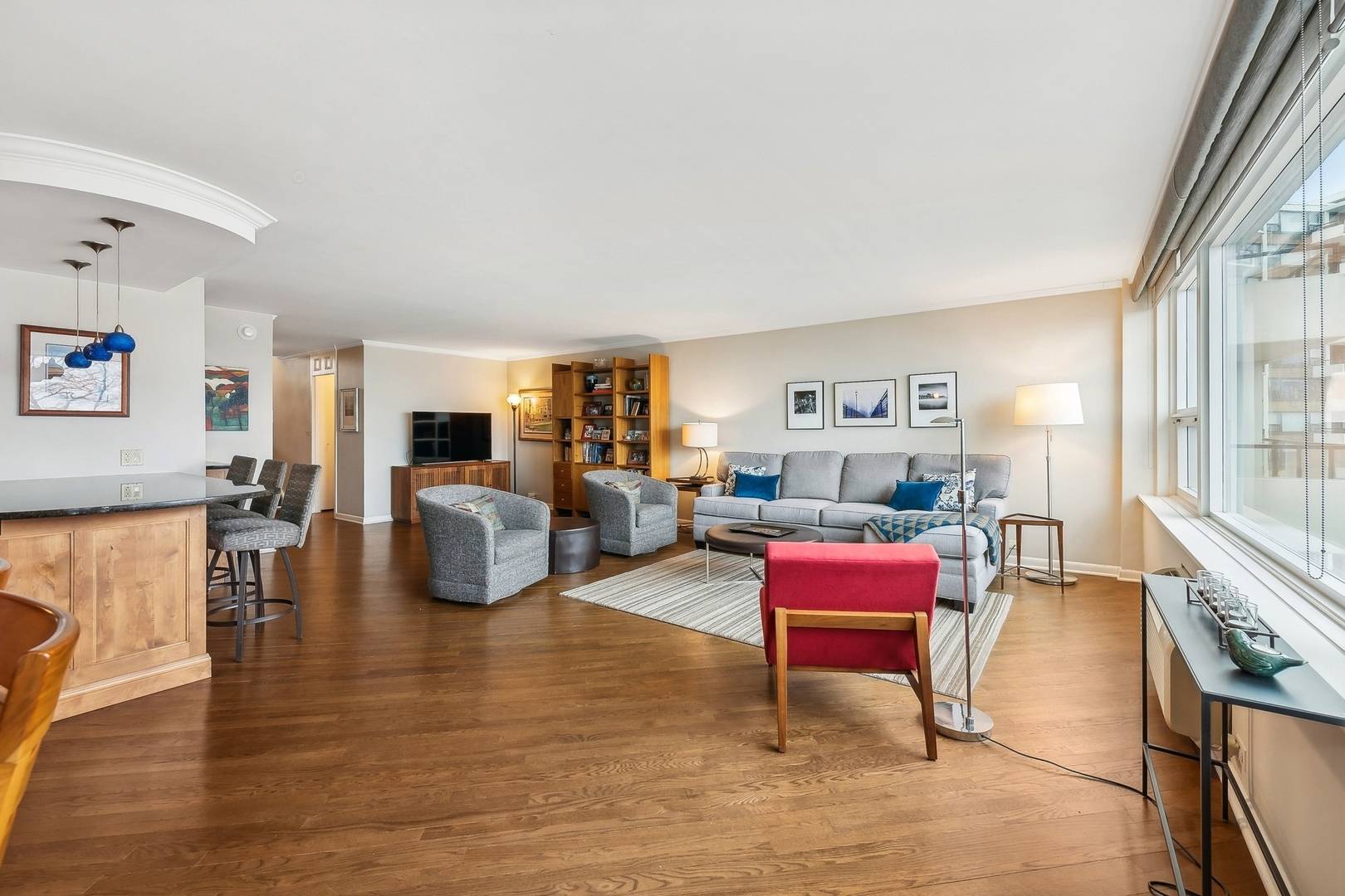 Wilmette, IL 60091,1630 Sheridan RD #4M