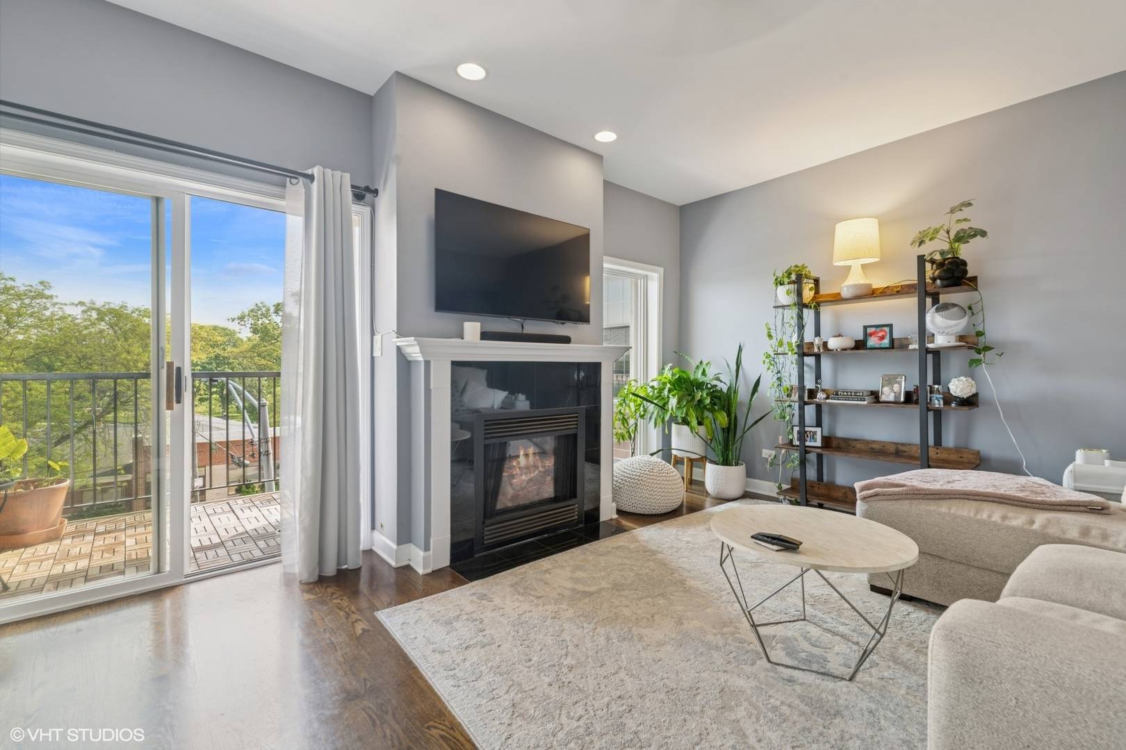 Chicago, IL 60659,5862 N Lincoln AVE #3A