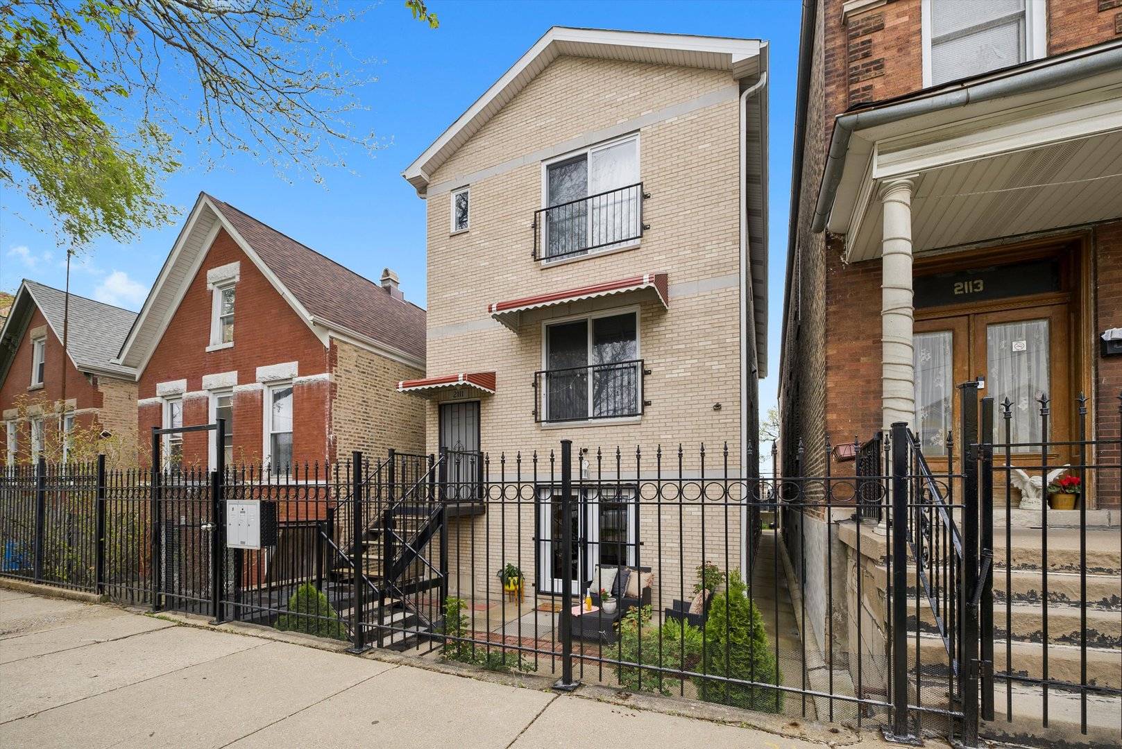 Chicago, IL 60608,2111 S Fairfield AVE #1