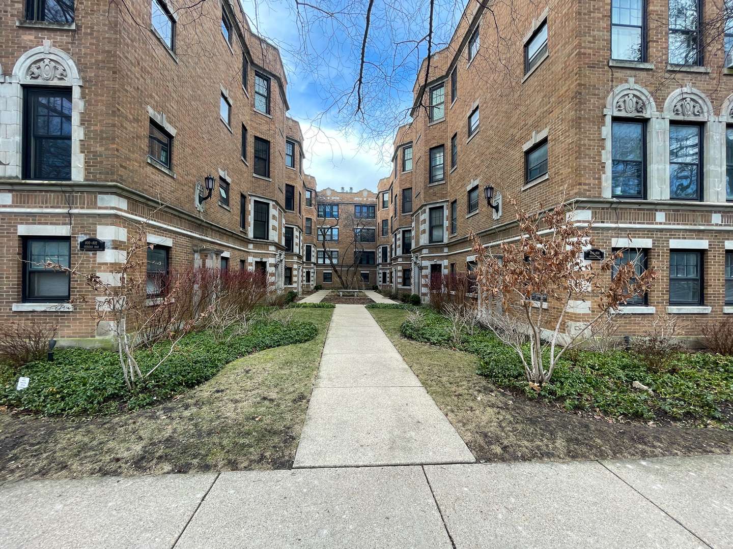Evanston, IL 60202,606 Sheridan RD #G