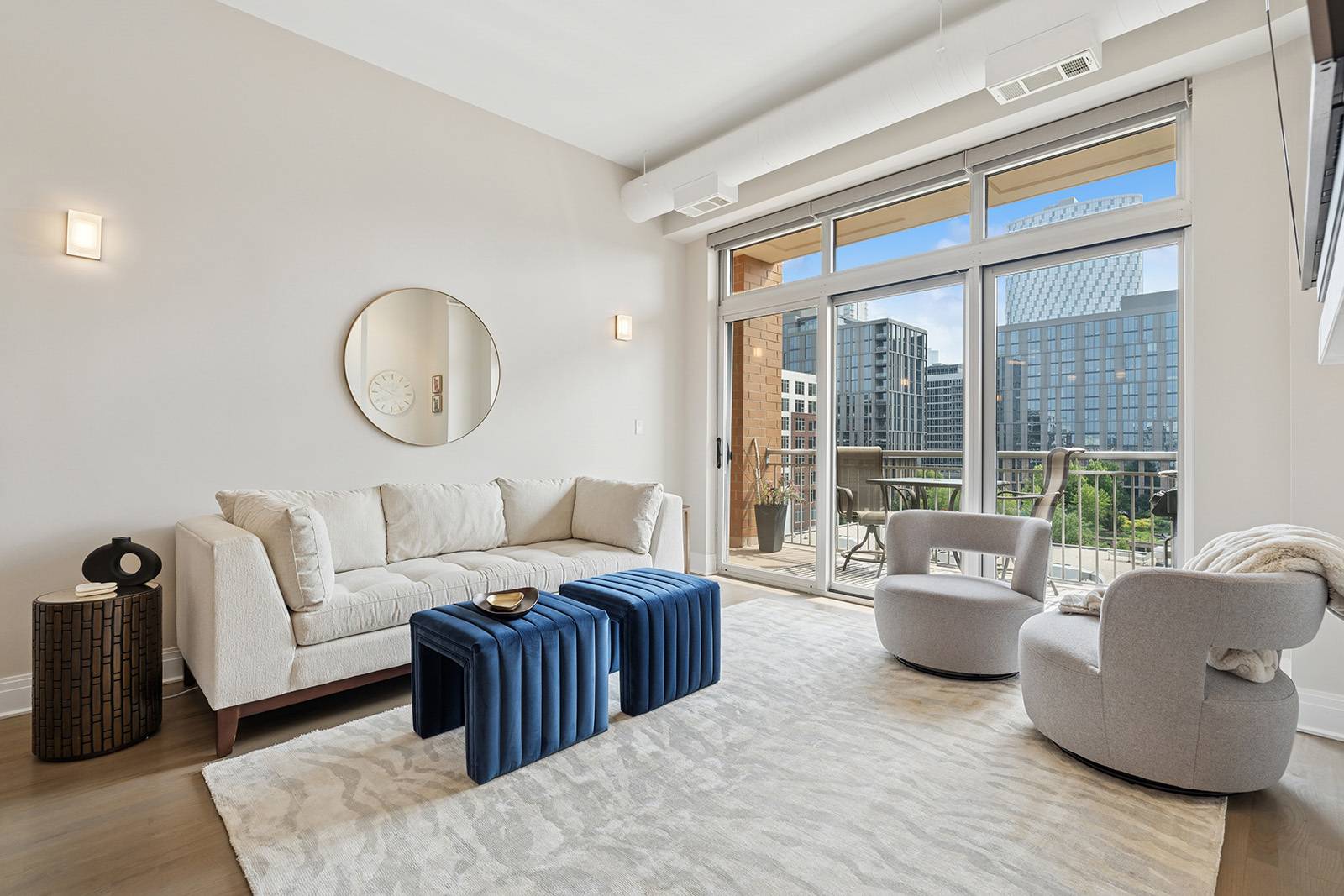 Chicago, IL 60607,950 W Monroe ST #703