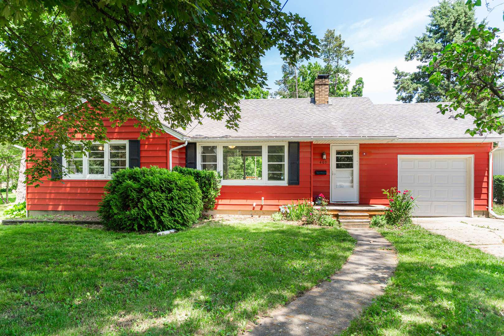 Genoa, IL 60135,403 W 2nd ST