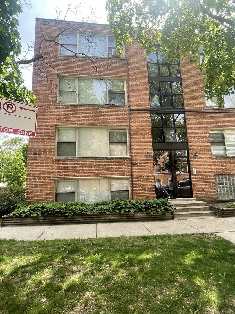Chicago, IL 60645,6833 N OAKLEY AVE #3A