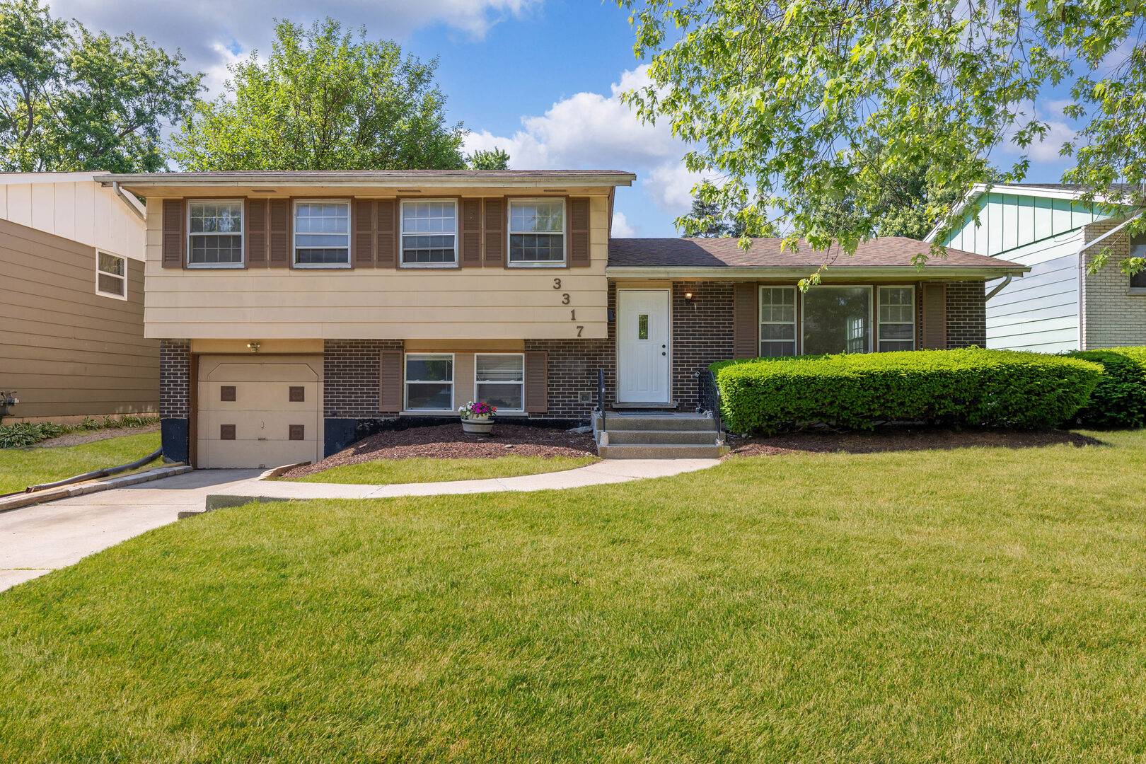 Hazel Crest, IL 60429,3317 Birchwood DR