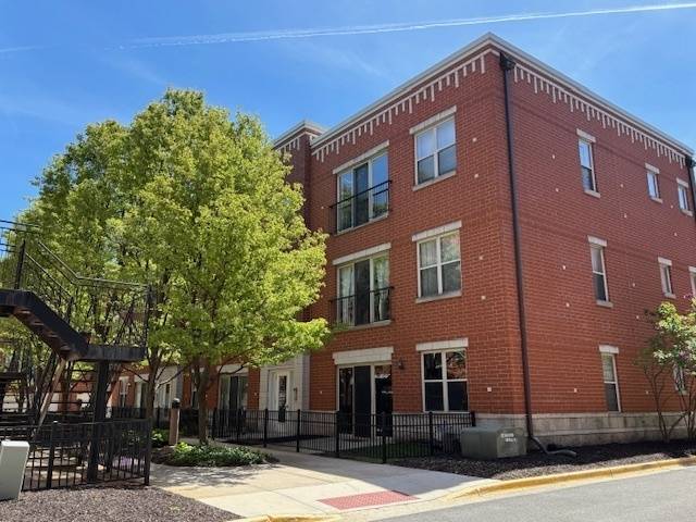 Chicago, IL 60616,343 E 25TH PL #18C
