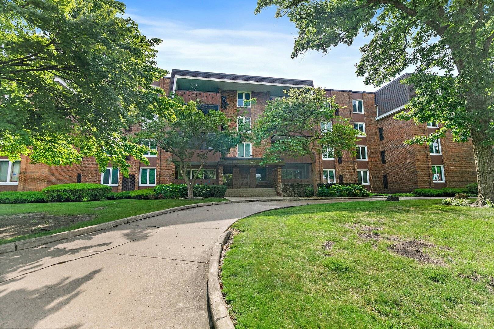 Wood Dale, IL 60191,129 S Spruce AVE #208