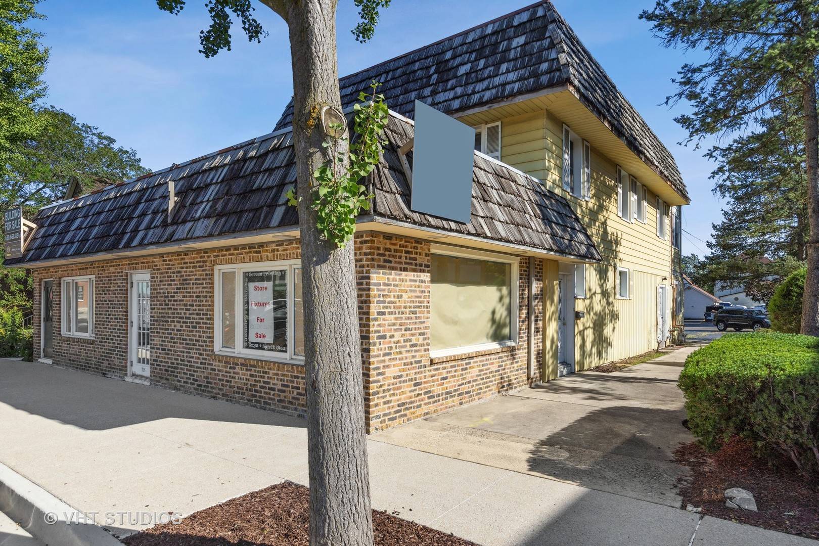 Wheaton, IL 60187,110 W Willow AVE