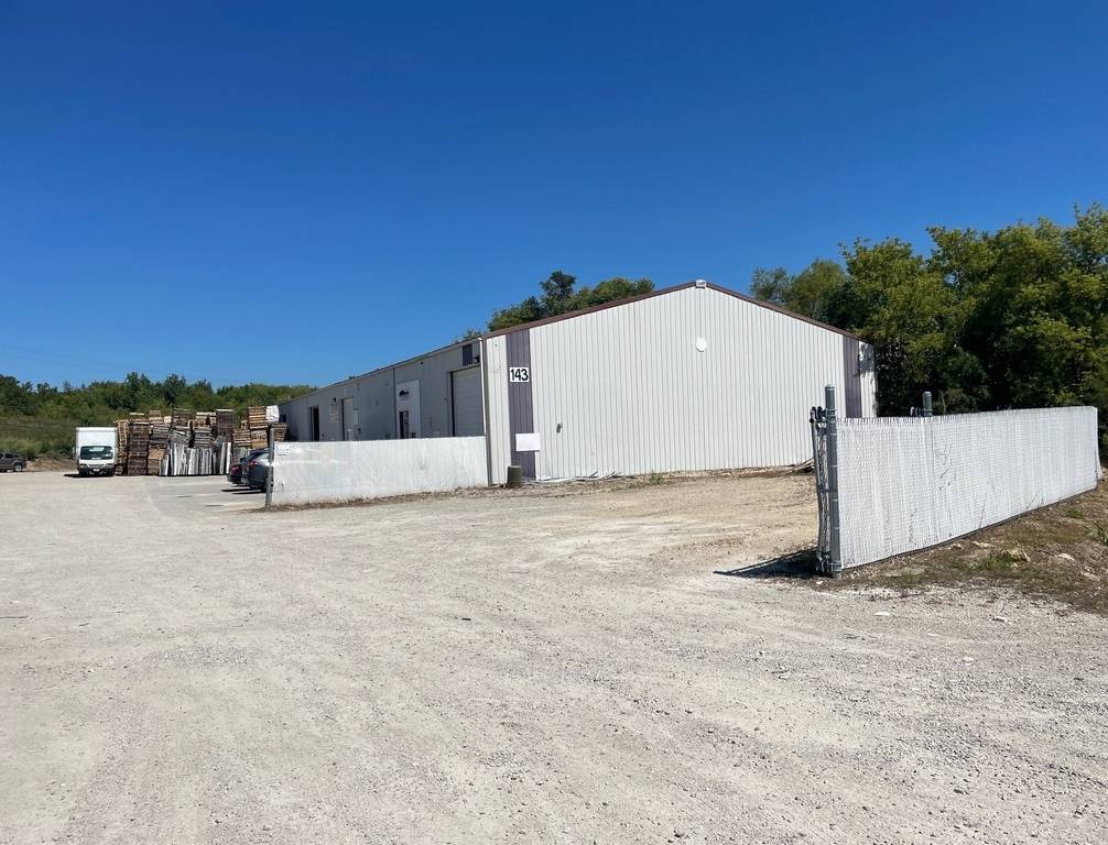 Gilberts, IL 60136,143 Industrial DR #A