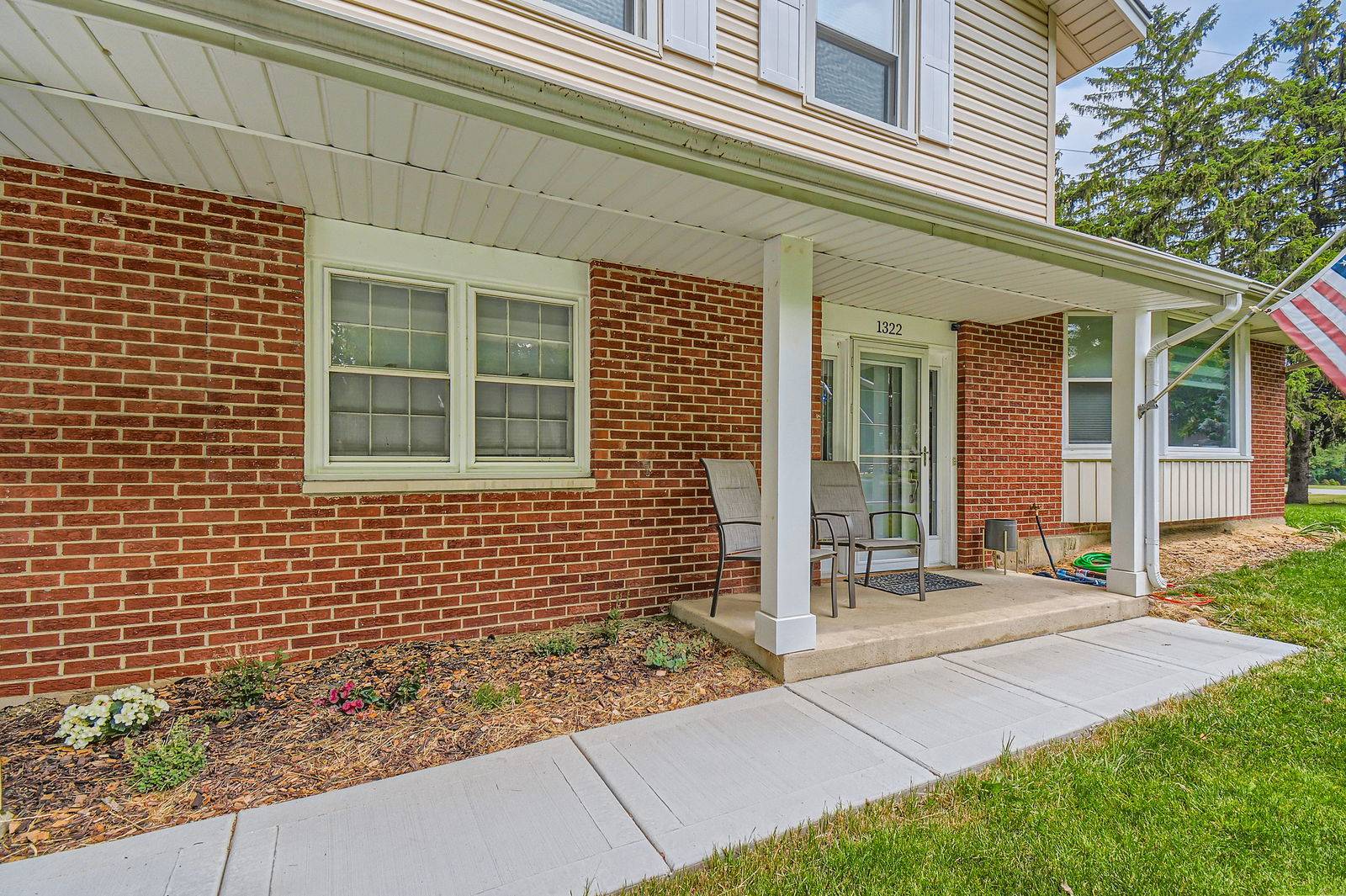 Palatine, IL 60074,1322 E Thurston DR