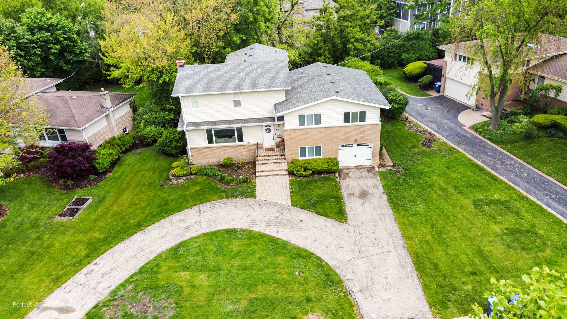 Deerfield, IL 60015,517 Appletree LN