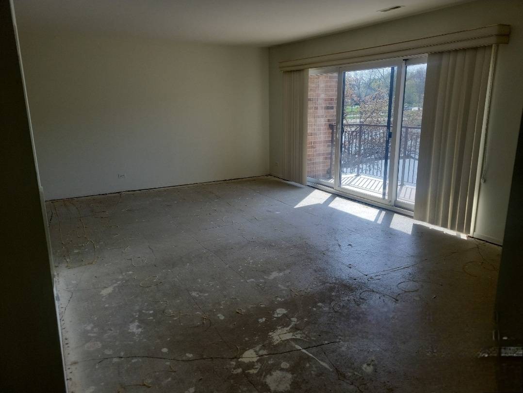 Willowbrook, IL 60527,301 Lake Hinsdale DR #209