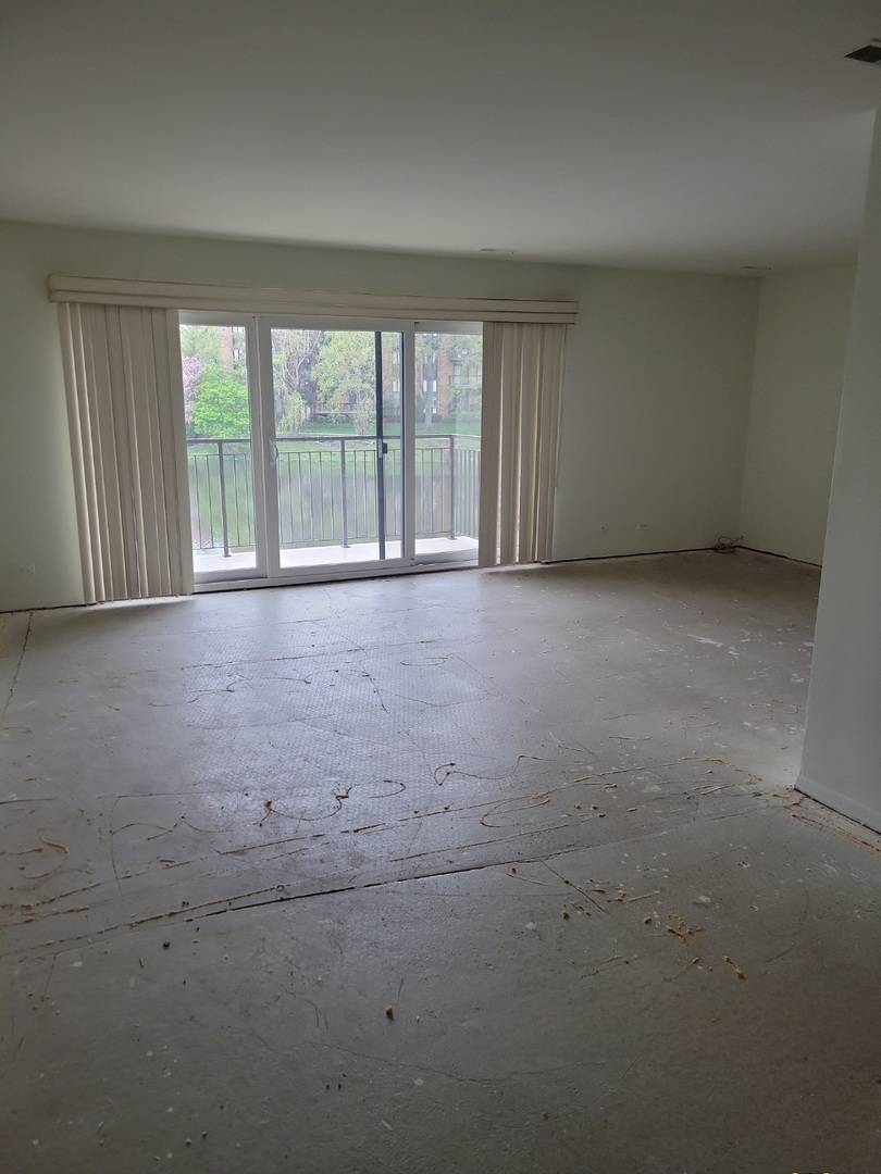 Willowbrook, IL 60527,301 Lake Hinsdale DR #209