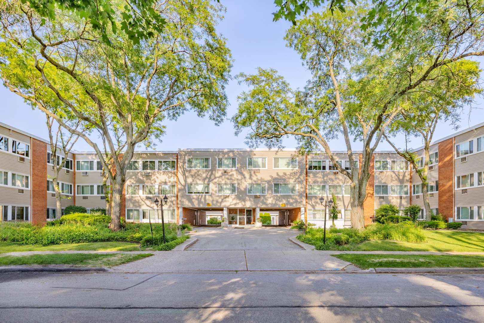 Flossmoor, IL 60422,1139 Leavitt AVE #313