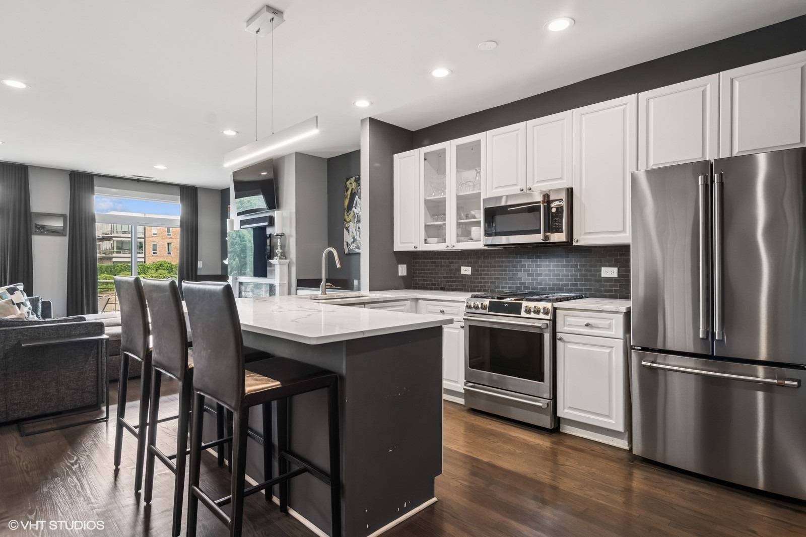 Chicago, IL 60622,1830 N Winchester AVE #207