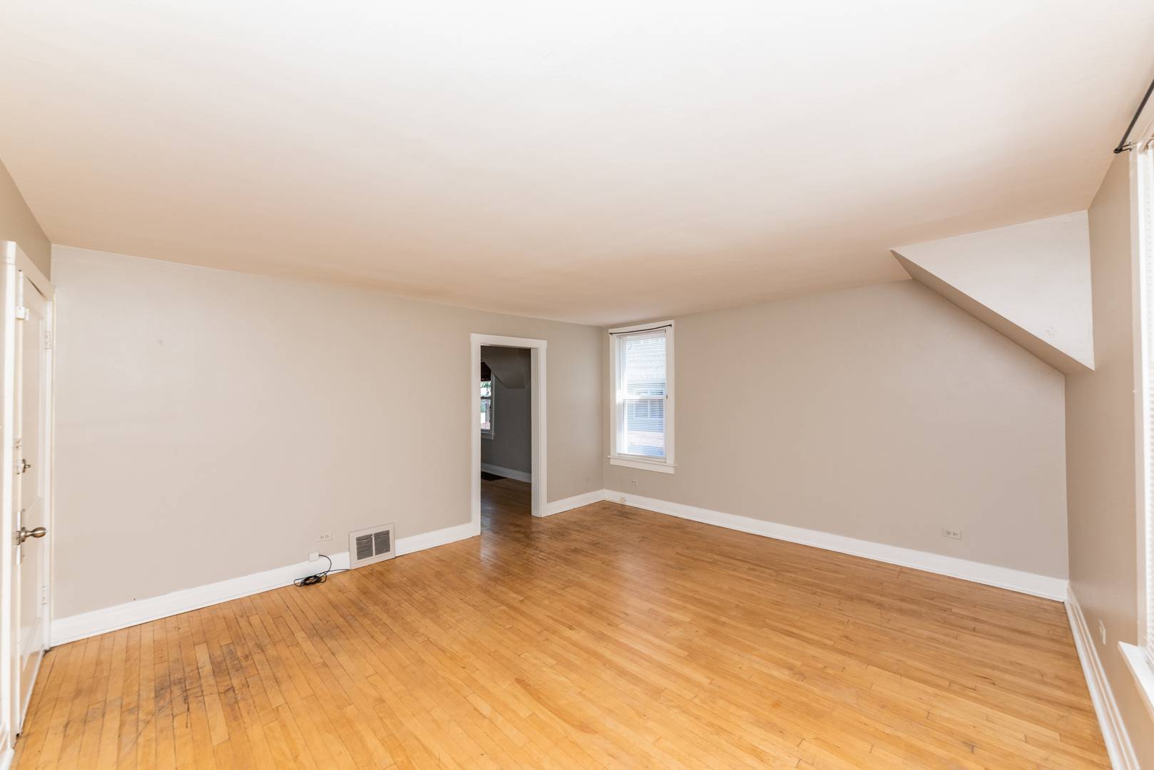 Chicago, IL 60618,4153 N Whipple ST #2