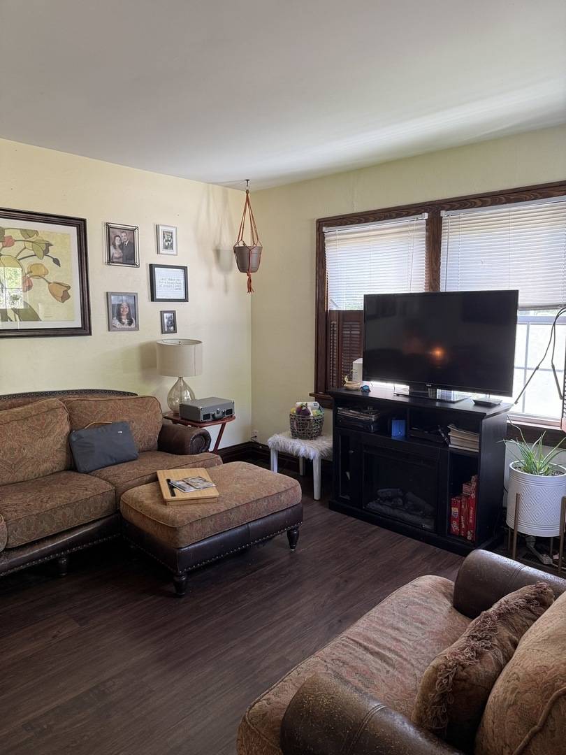 Steger, IL 60475,3035 Peoria ST