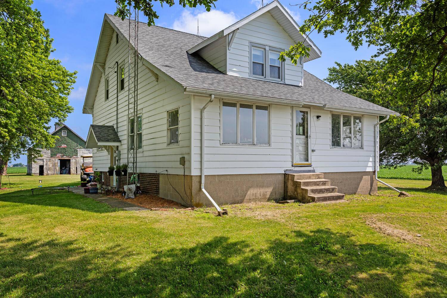 Thomasboro, IL 61878,2070 County Road 2400