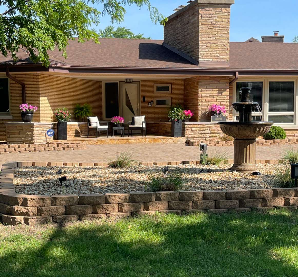 Itasca, IL 60143,711 E Greenview RD