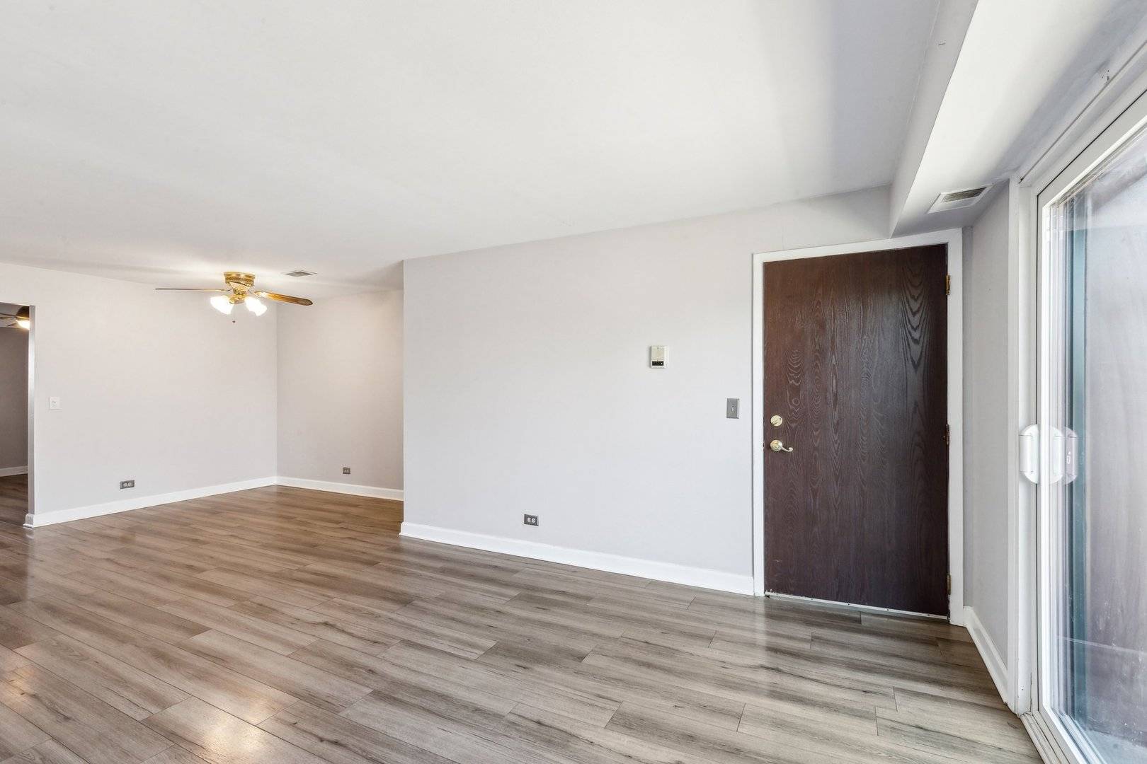 Wheeling, IL 60090,501 Mchenry RD #3B