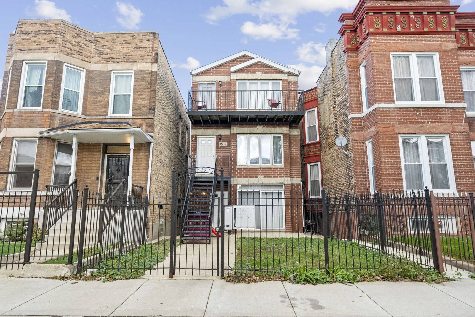 Chicago, IL 60612,2716 W POLK ST