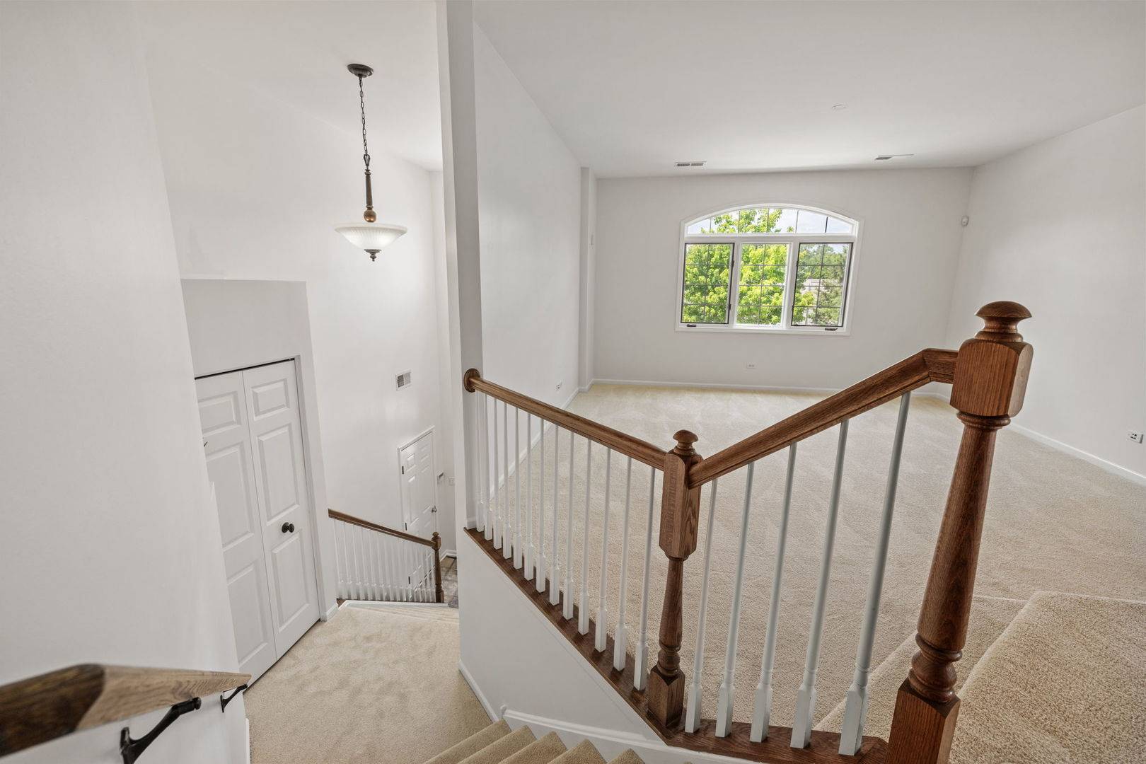 Western Springs, IL 60558,5303 COMMONWEALTH AVE #5303